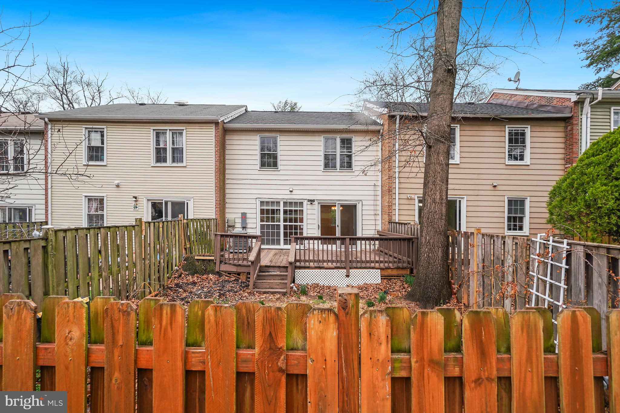 10 INGLESIDE COURT