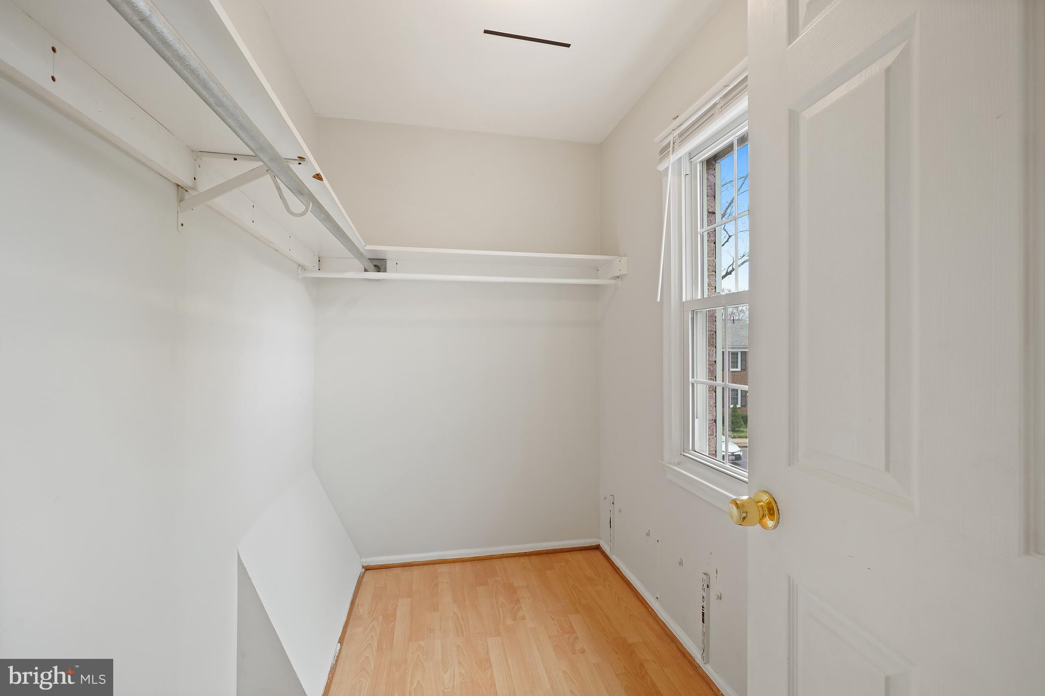 10 INGLESIDE COURT