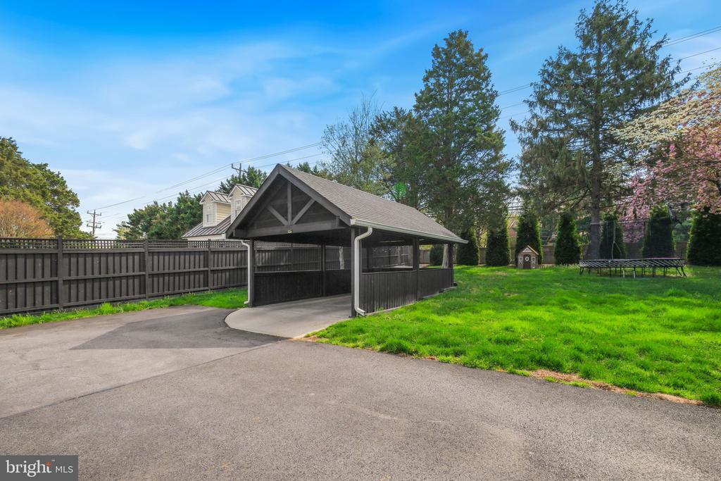 11005 LUXMANOR ROAD