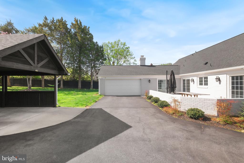11005 LUXMANOR ROAD