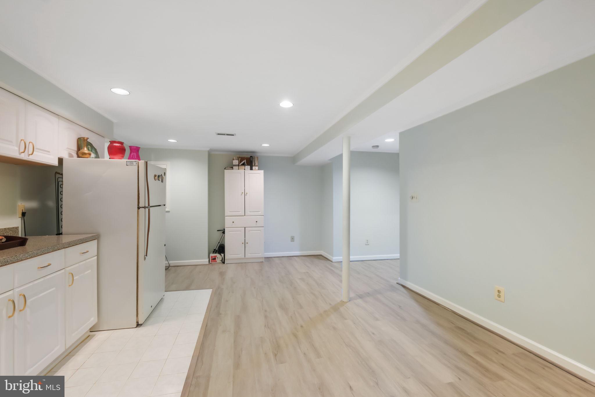 11917 REYNOLDS AVENUE