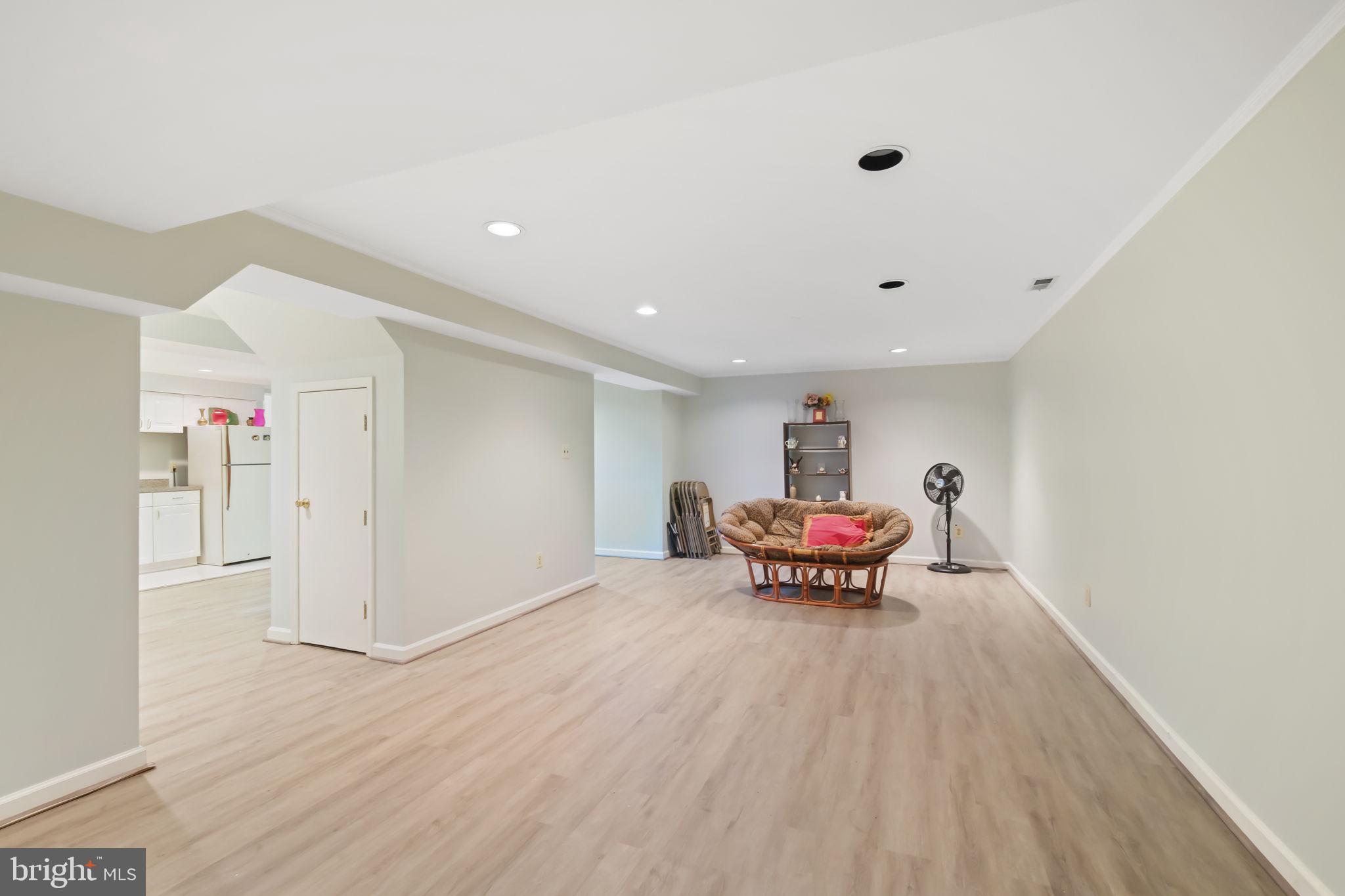 11917 REYNOLDS AVENUE