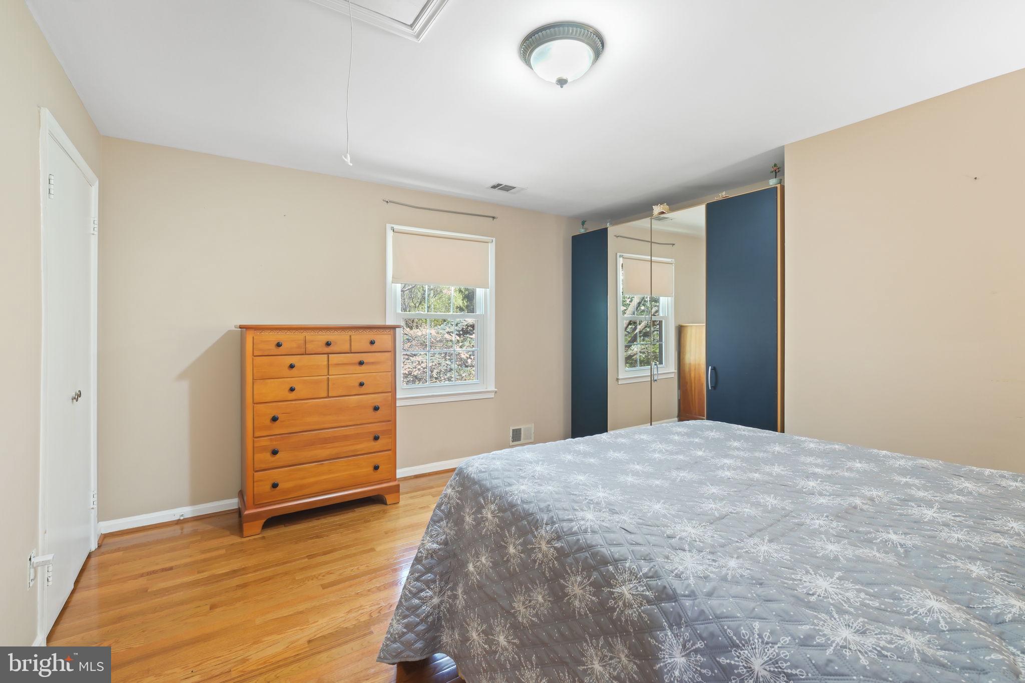 11917 REYNOLDS AVENUE