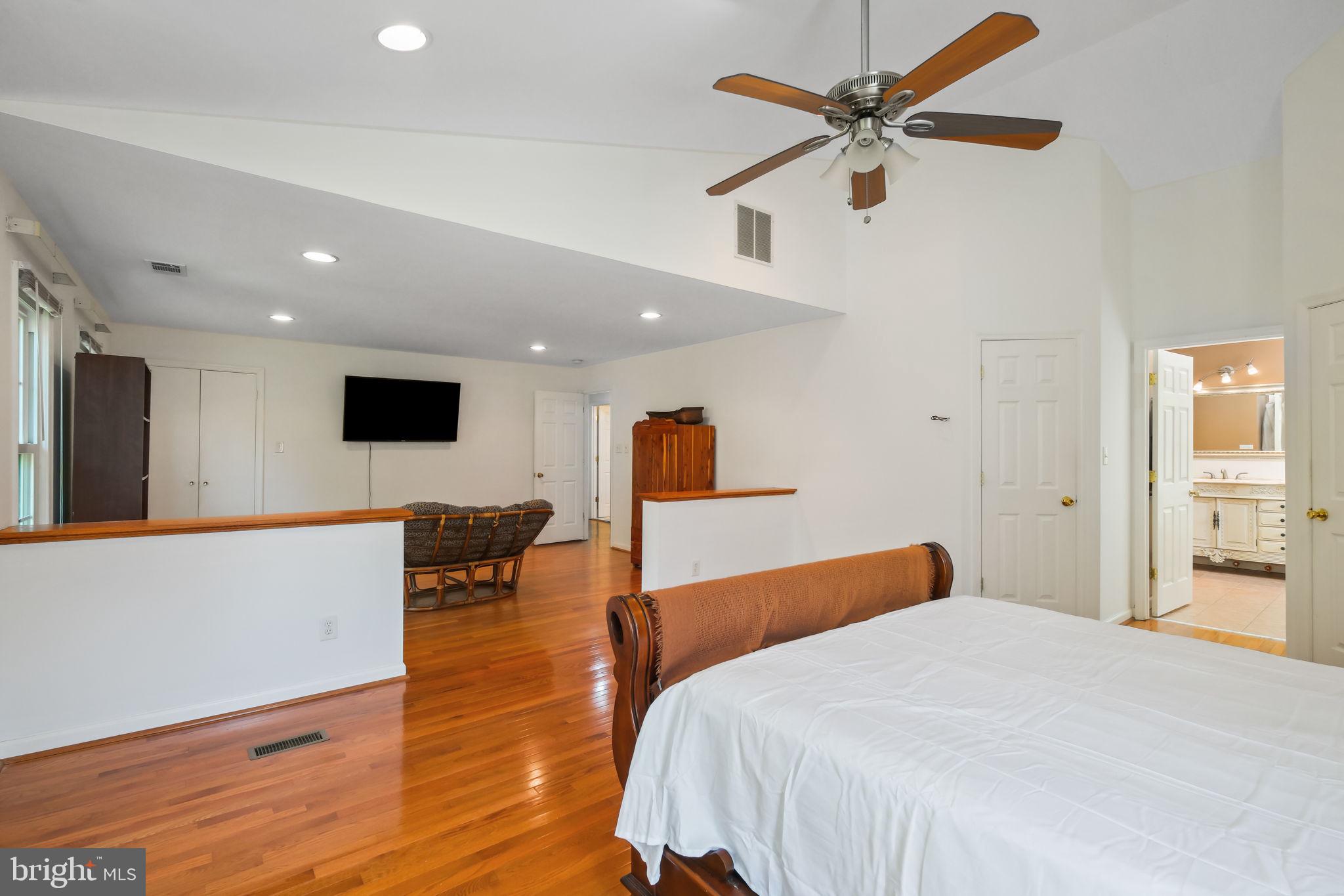 11917 REYNOLDS AVENUE