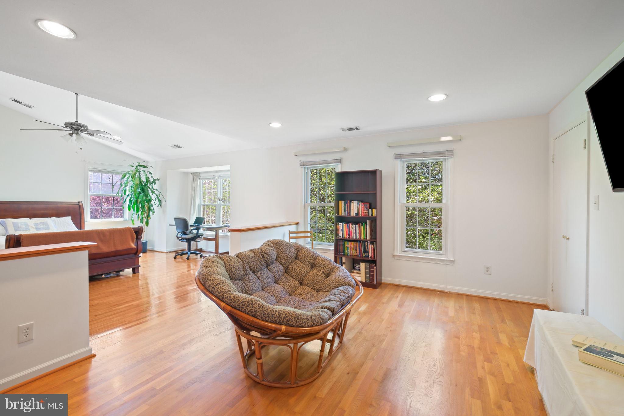 11917 REYNOLDS AVENUE