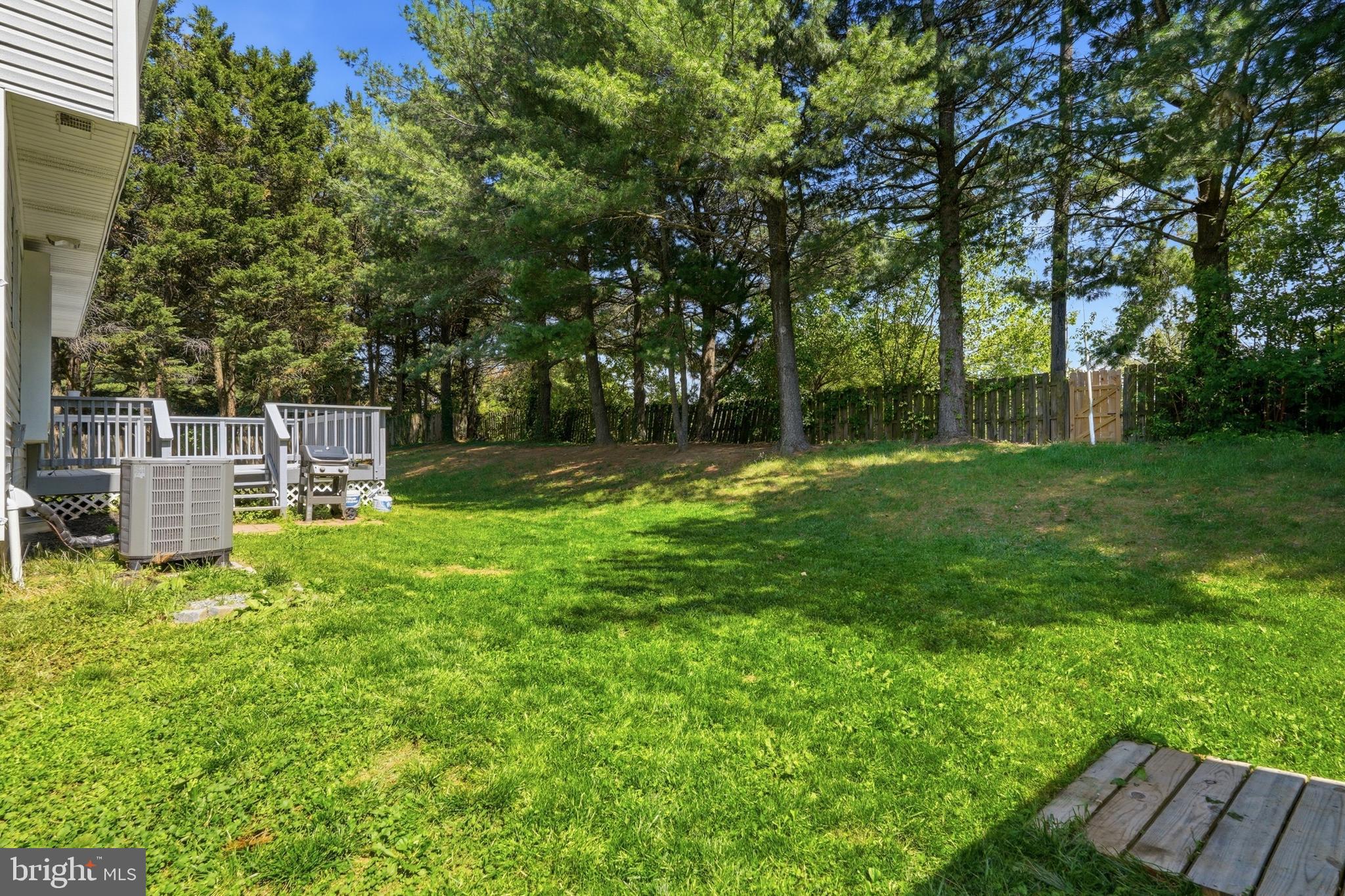6 BOSTWICK COURT