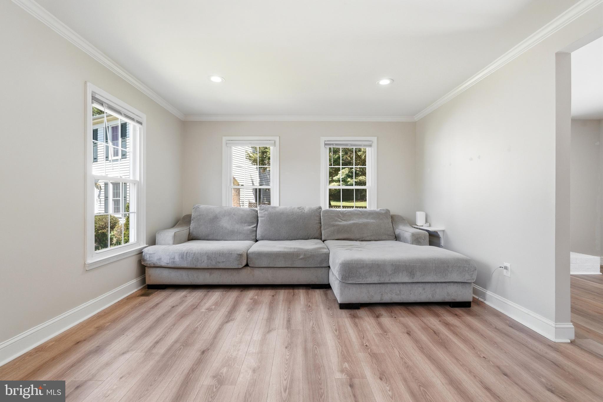 6 BOSTWICK COURT