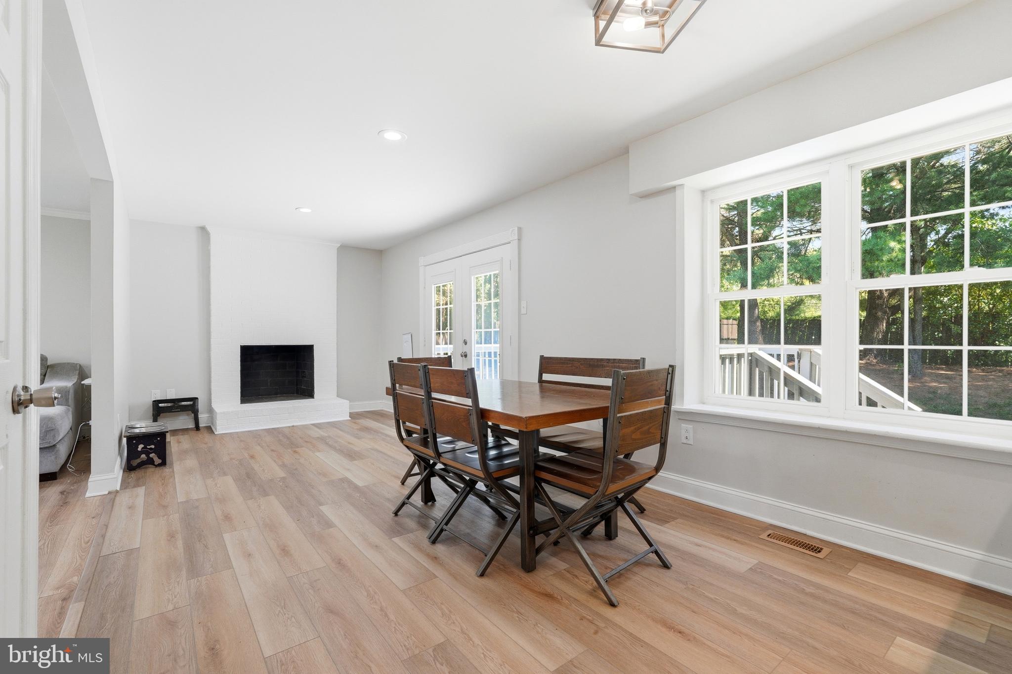 6 BOSTWICK COURT