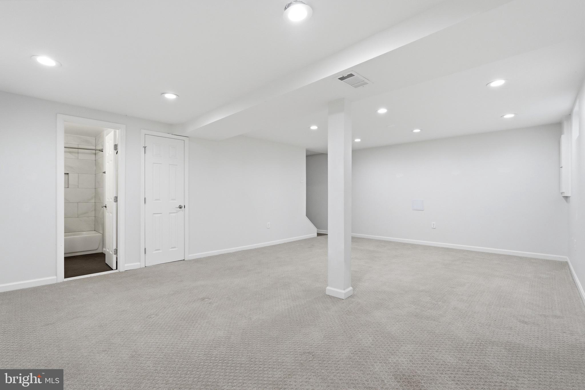 6 BOSTWICK COURT