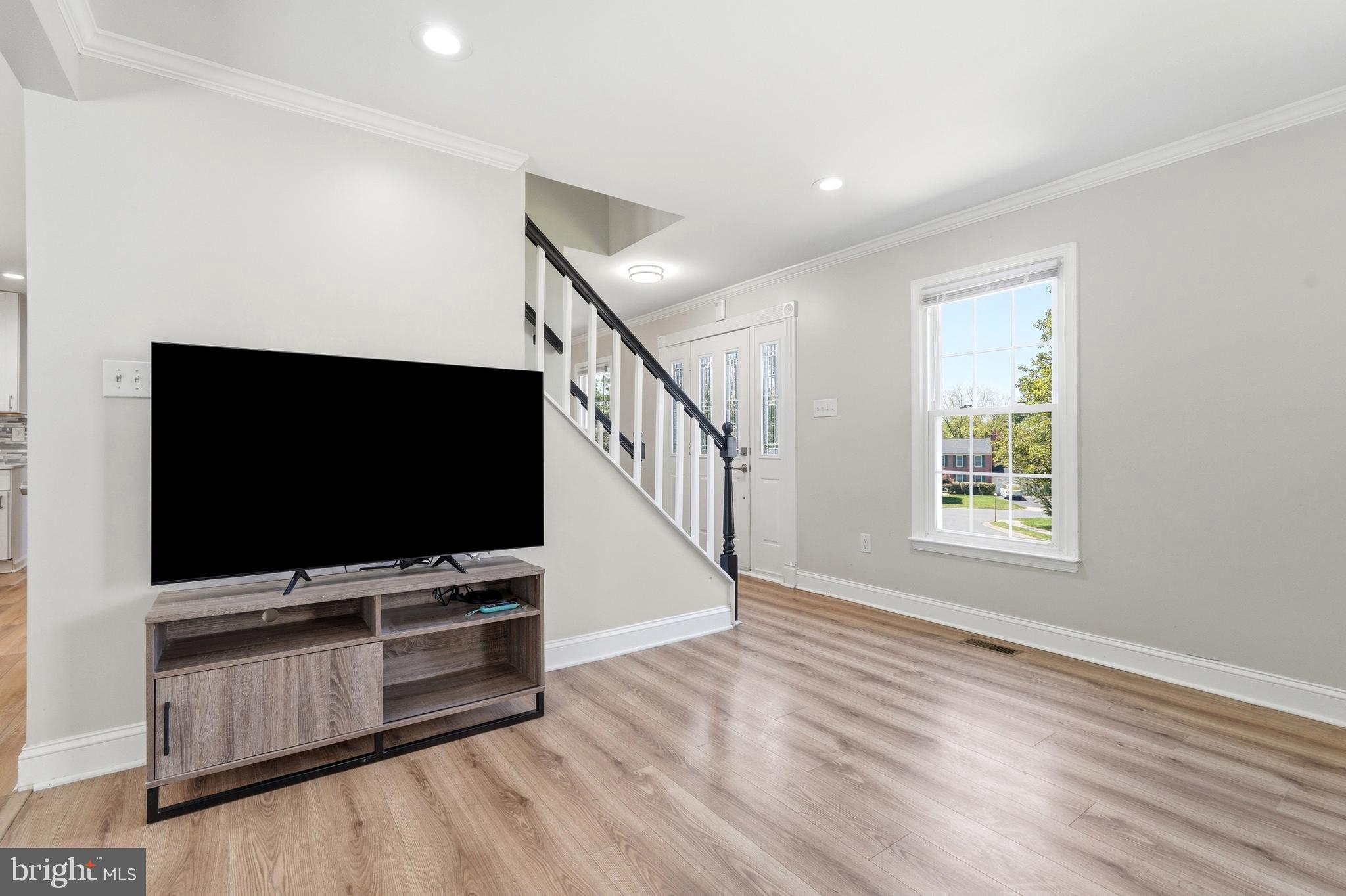 6 BOSTWICK COURT