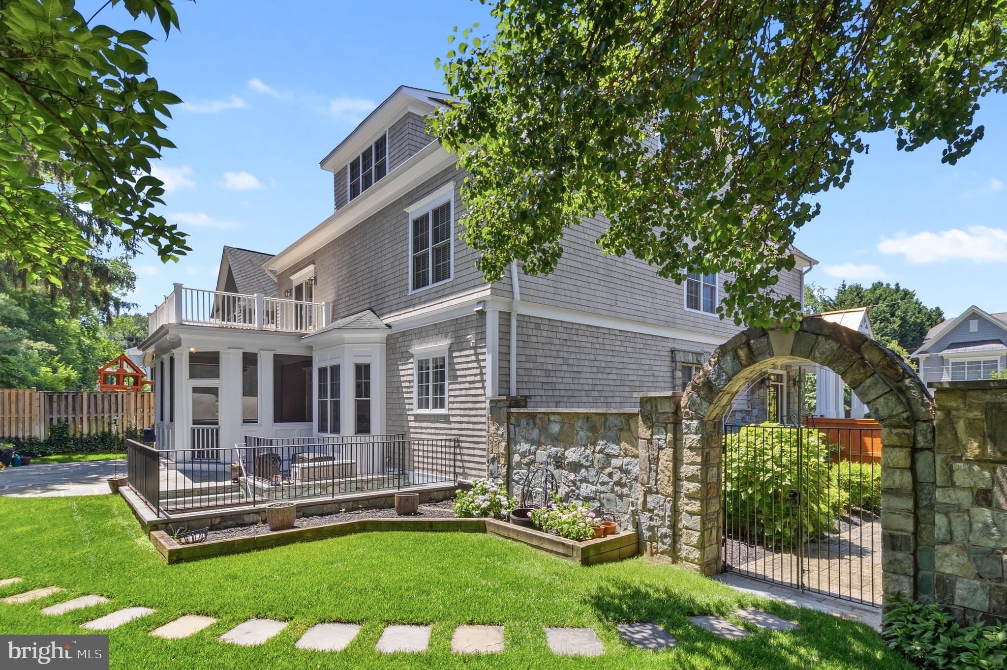 7527 WESTFIELD DRIVE