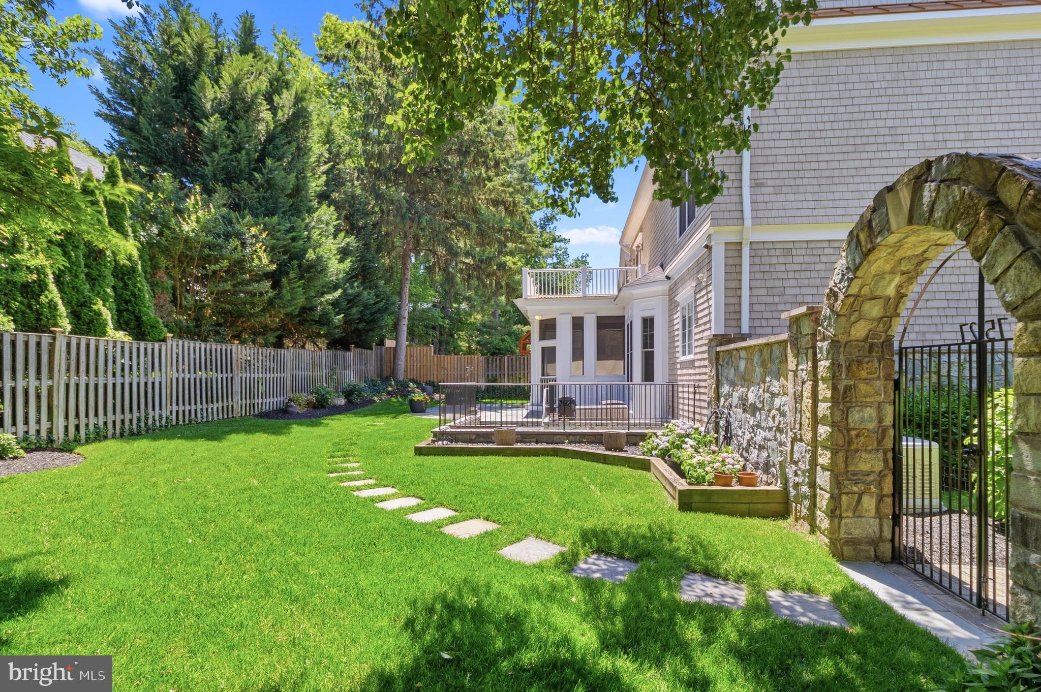 7527 WESTFIELD DRIVE