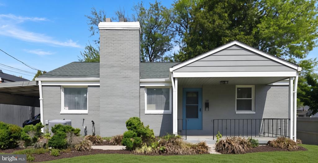 220 UNIVERSITY BOULEVARD E