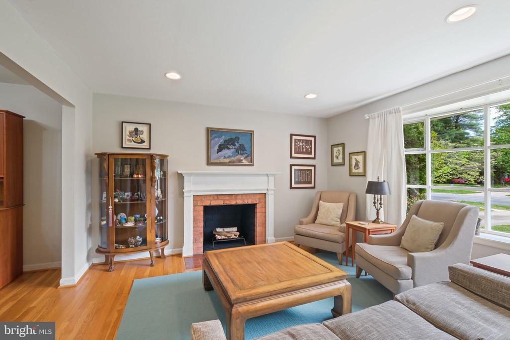 6811 TILDEN LANE