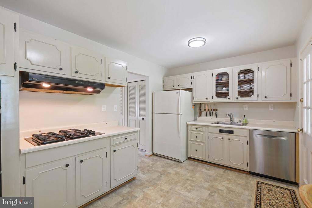 6811 TILDEN LANE