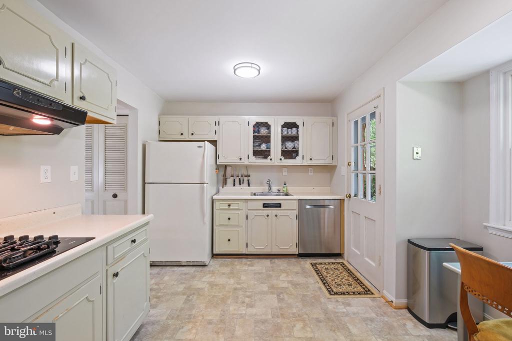6811 TILDEN LANE