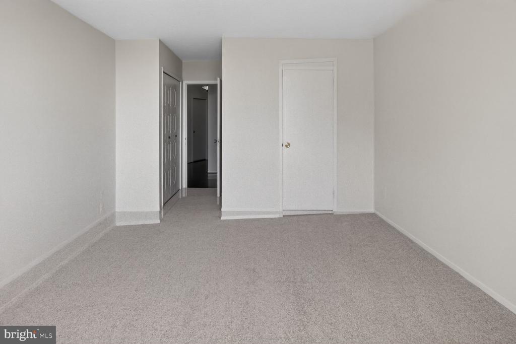 5225 POOKS HILL ROAD 1301N