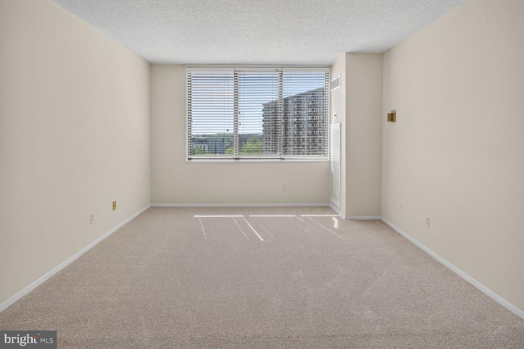 5225 POOKS HILL ROAD 1301N