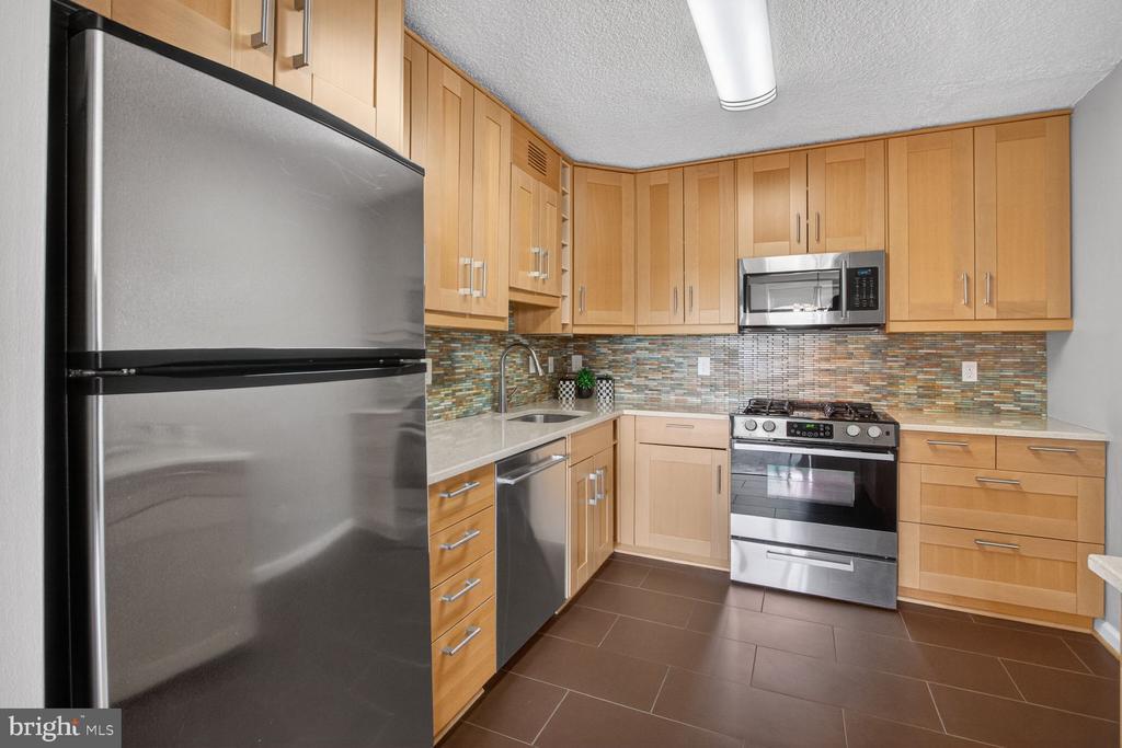 5225 POOKS HILL ROAD 1404S