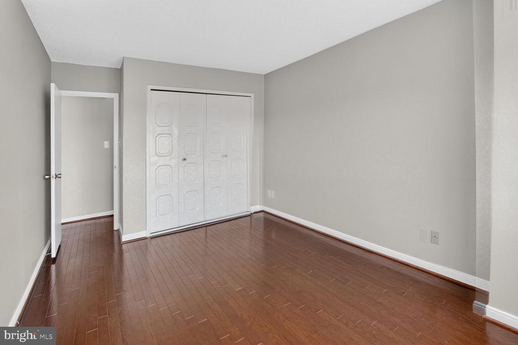 5225 POOKS HILL ROAD 1404S