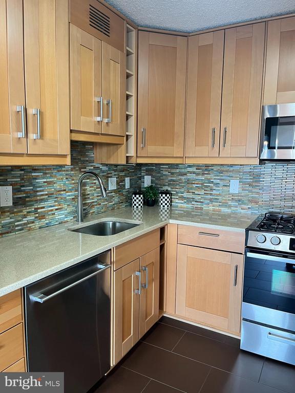 5225 POOKS HILL ROAD 1404S