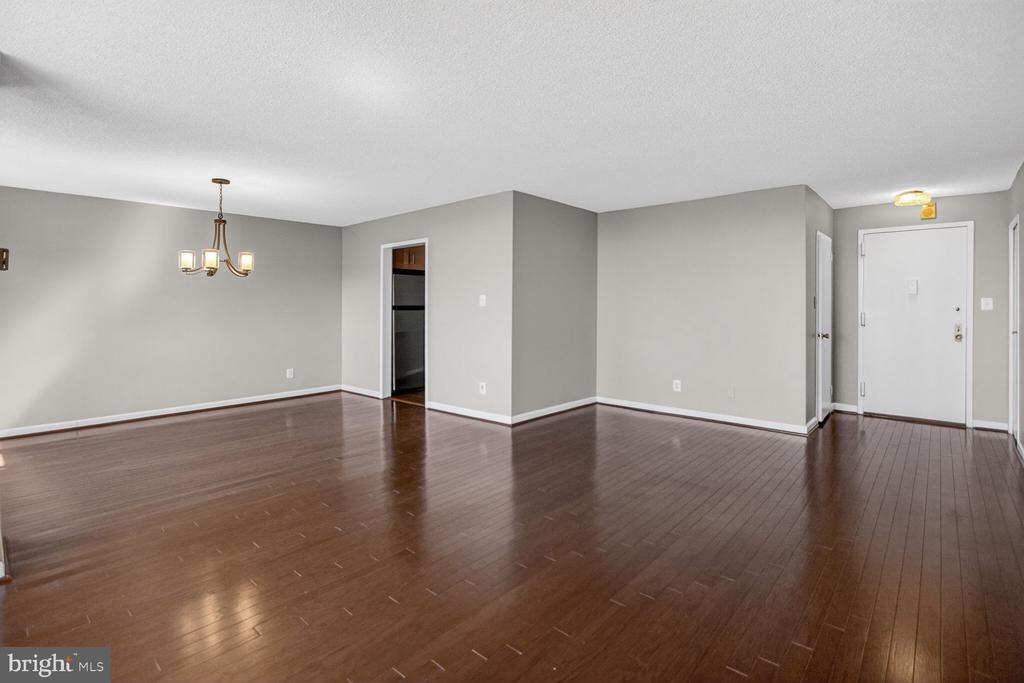 5225 POOKS HILL ROAD 1404S