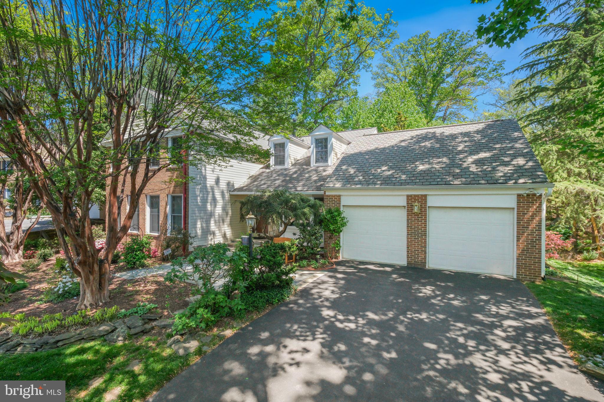 9 MAGIC MOUNTAIN COURT