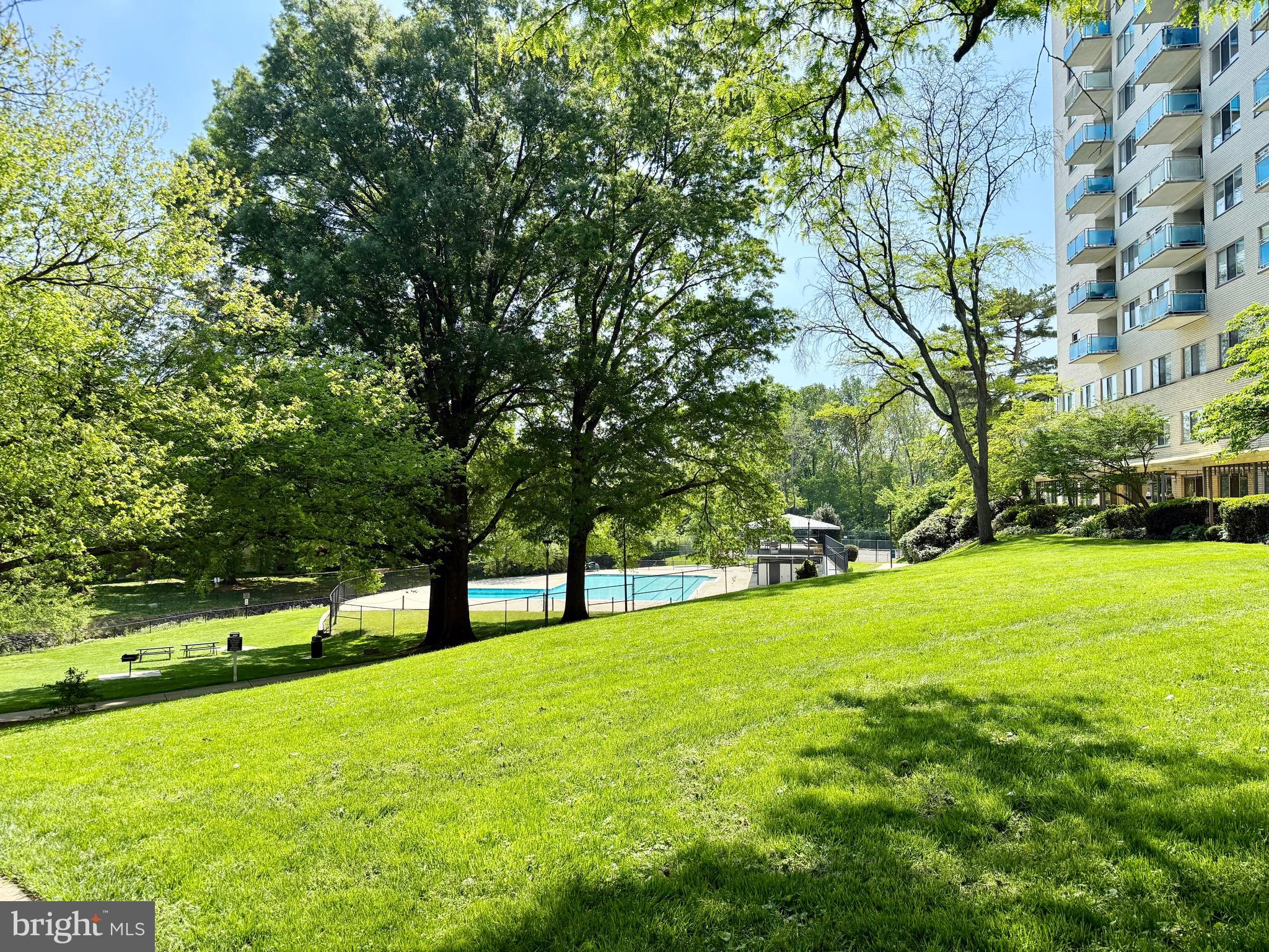 10201 GROSVENOR PLACE 804A
