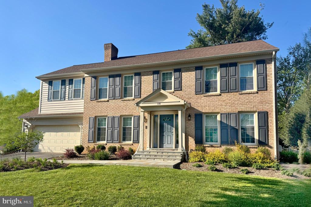 16 HOLLYBERRY COURT
