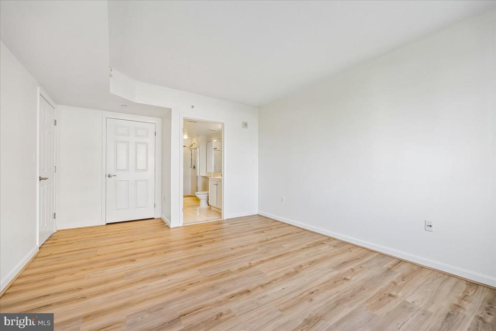 11710 OLD GEORGETOWN RD Unit: 1029