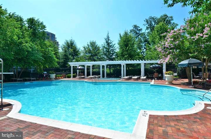 11800 OLD GEORGETOWN 1305