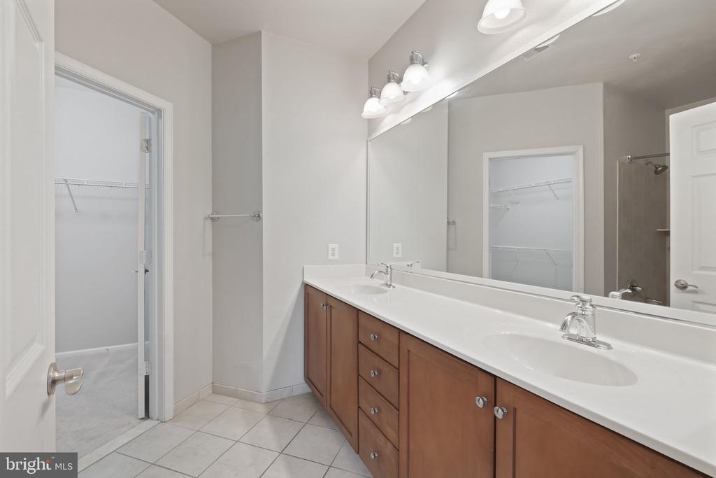 11800 OLD GEORGETOWN 1305