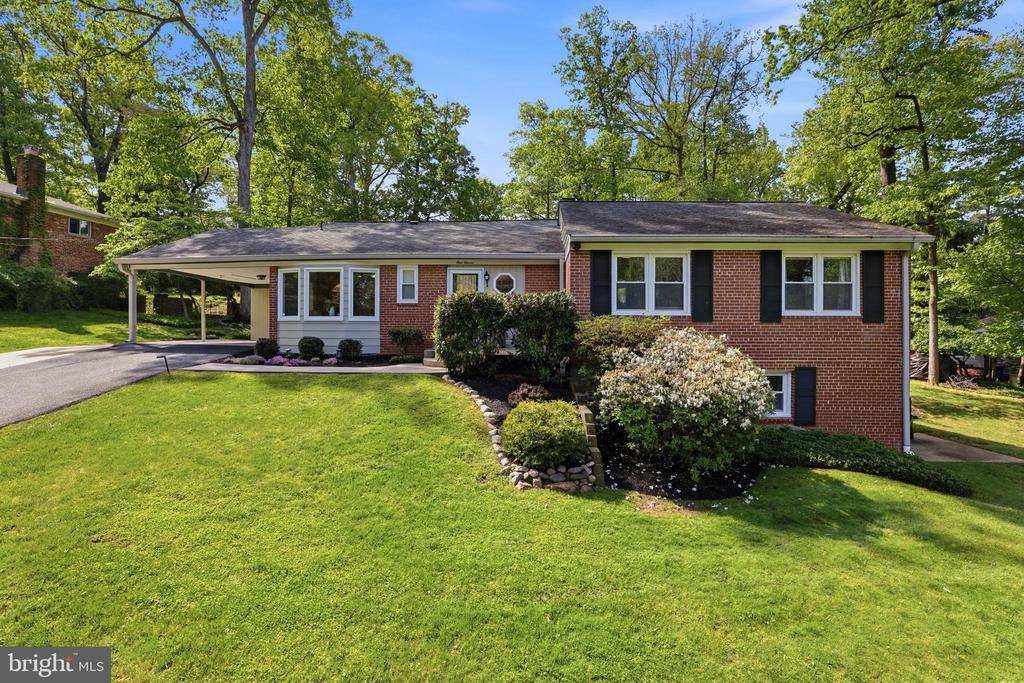111 LILLIAN LANE