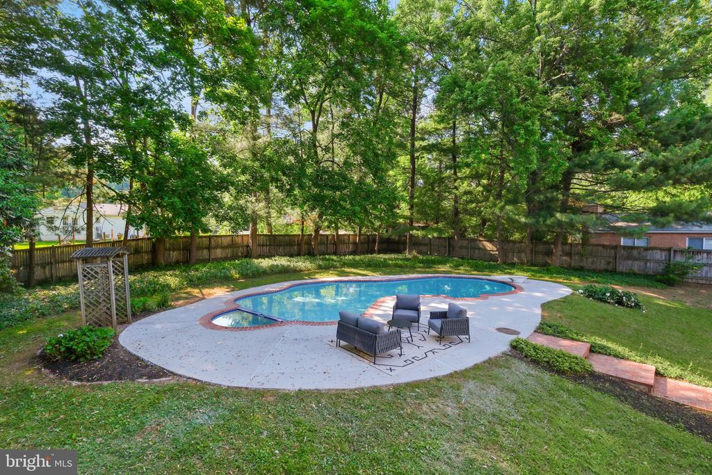 12718 MEADOWOOD DRIVE
