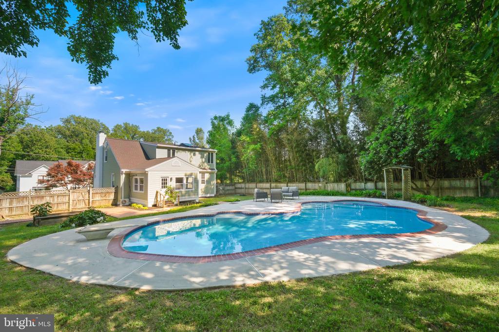 12718 MEADOWOOD DRIVE