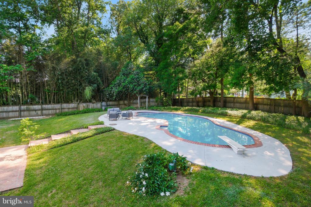 12718 MEADOWOOD DRIVE