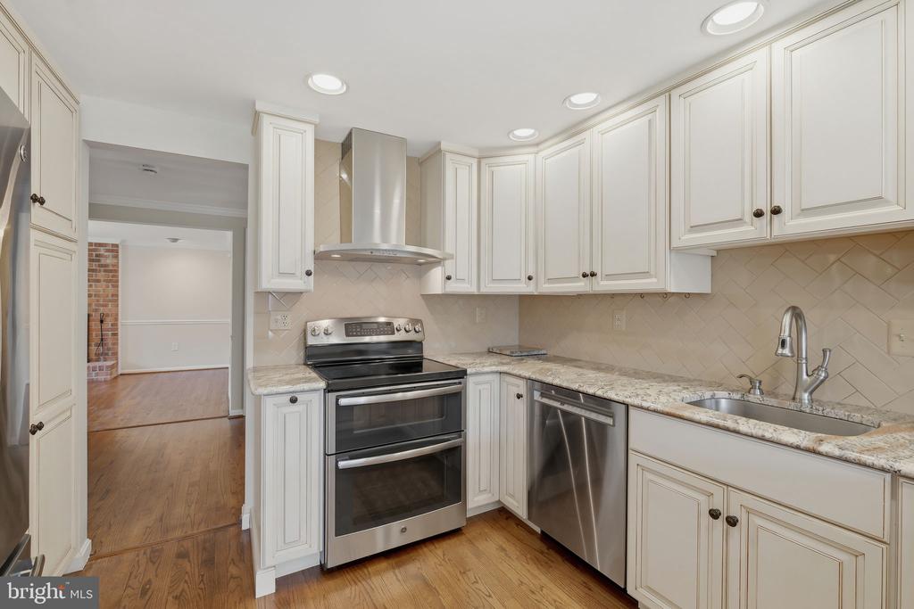 1429 LONGHILL DRIVE