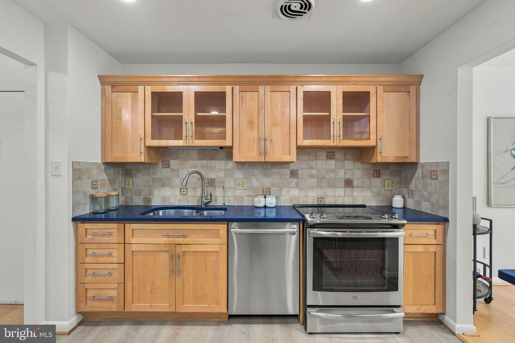 5809 EDSON Unit: 303