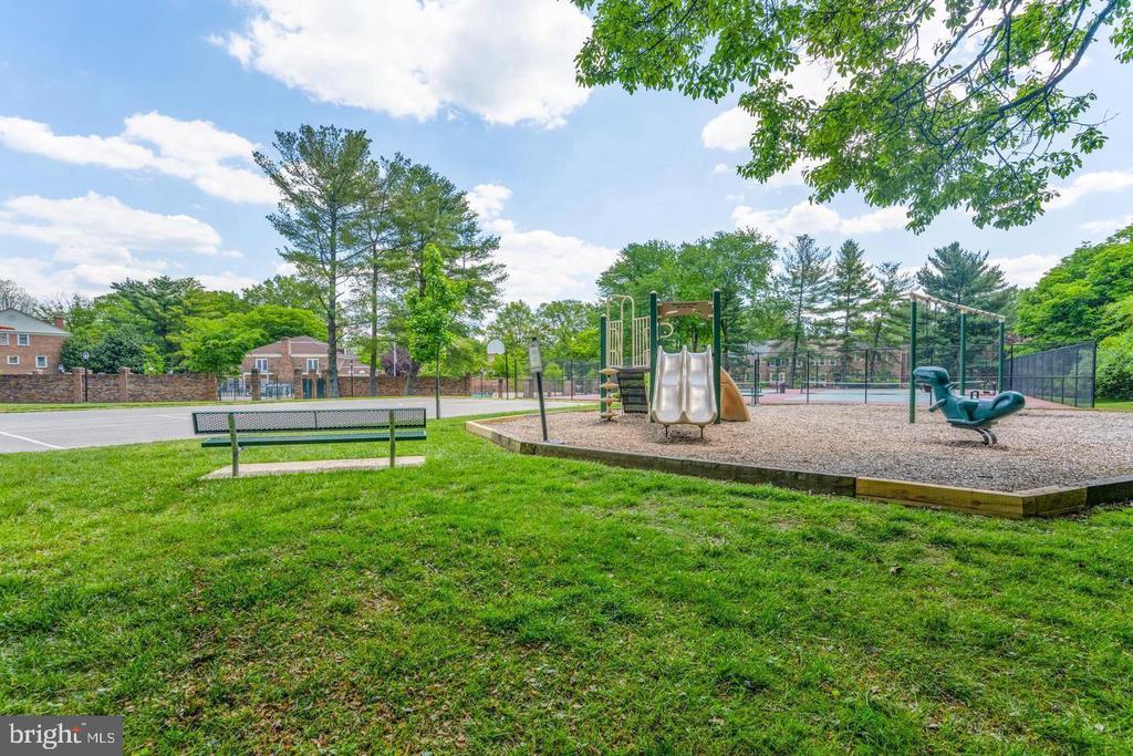 5809 EDSON Unit: 303