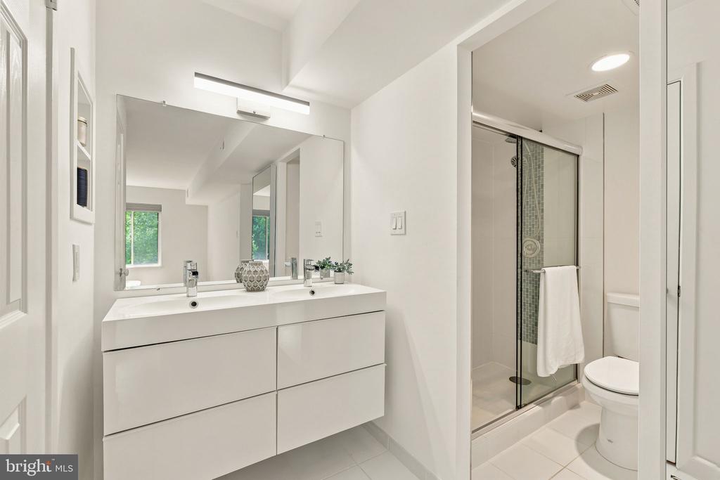 5809 EDSON Unit: 303