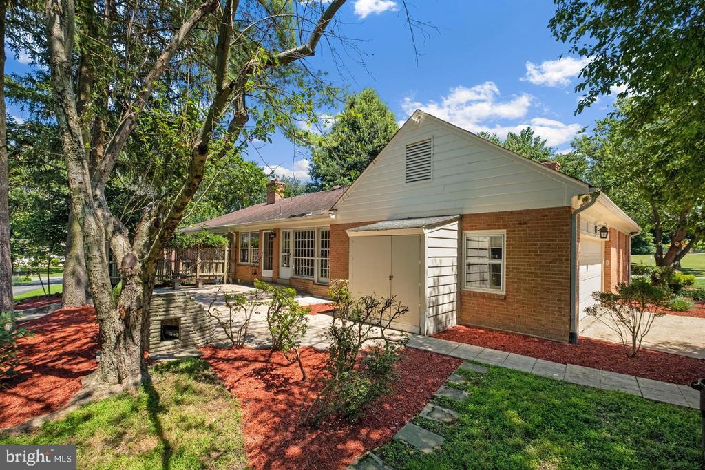 11132 LUXMANOR ROAD