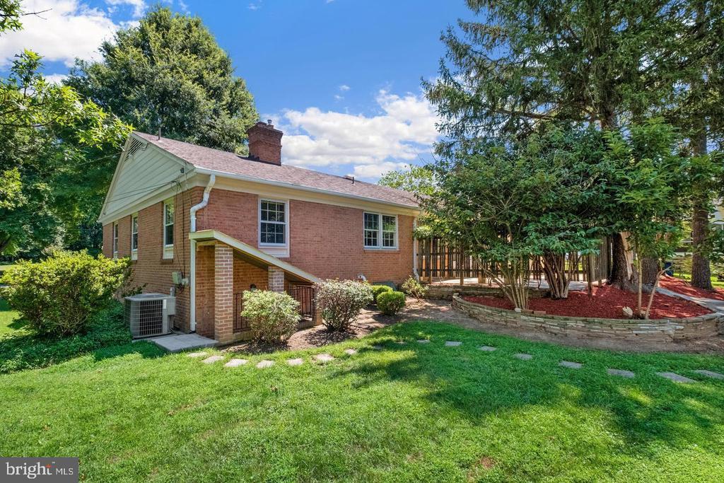 11132 LUXMANOR ROAD