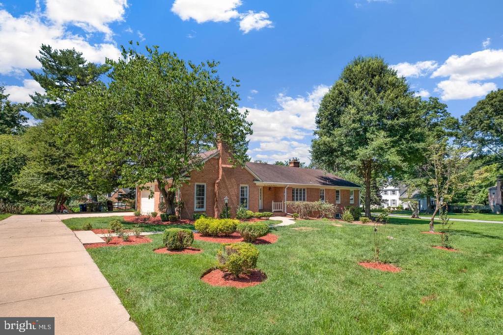11132 LUXMANOR ROAD