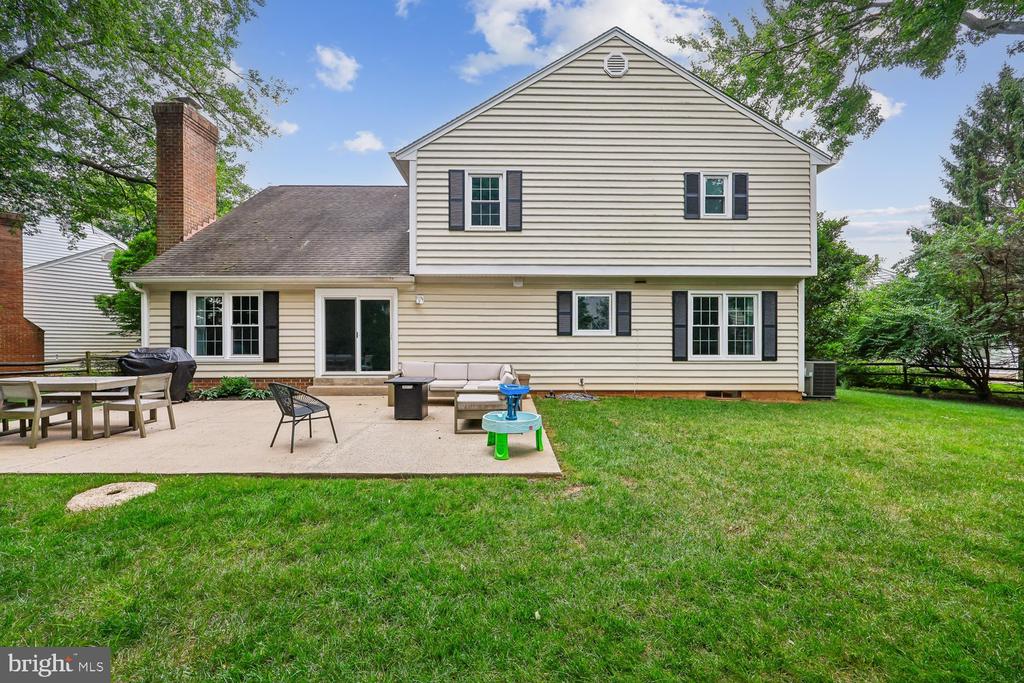 10 DAIRYFIELD COURT