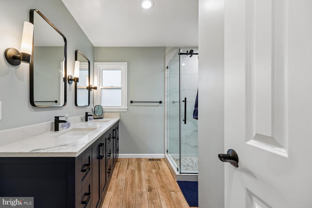 10 DAIRYFIELD COURT