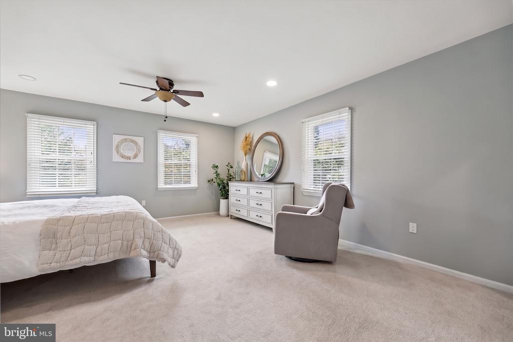 10 DAIRYFIELD COURT