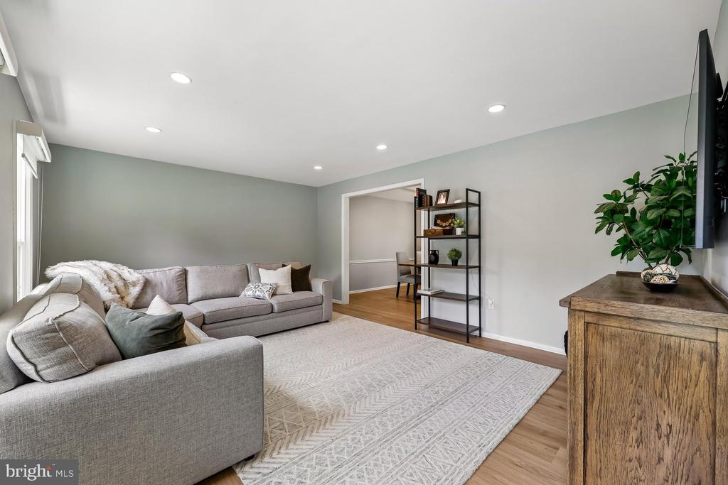 10 DAIRYFIELD COURT