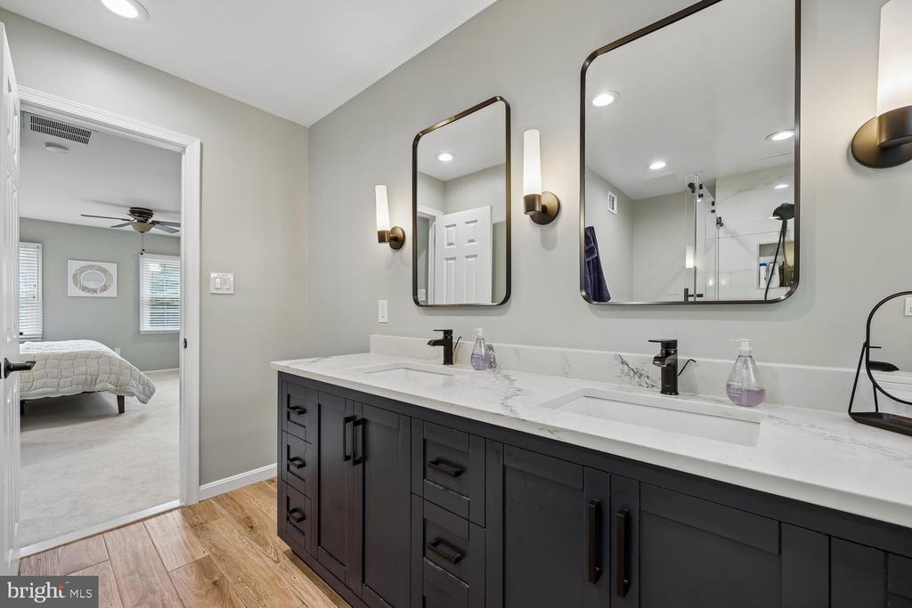 10 DAIRYFIELD COURT