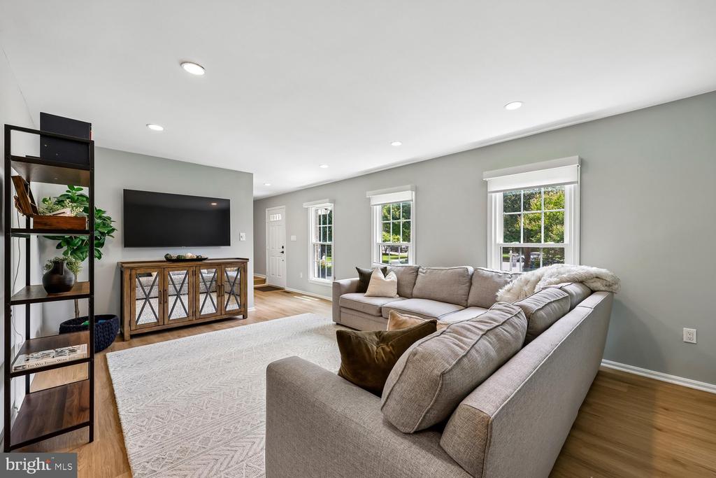 10 DAIRYFIELD COURT