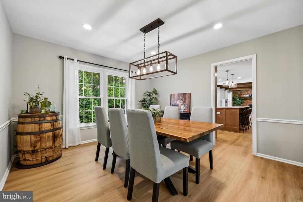 10 DAIRYFIELD COURT